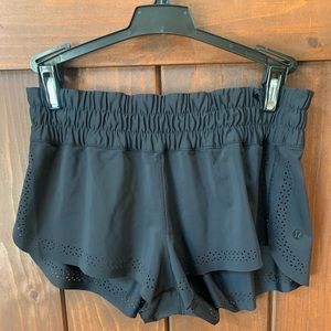 COPY - Lululemon swell chaser shorts